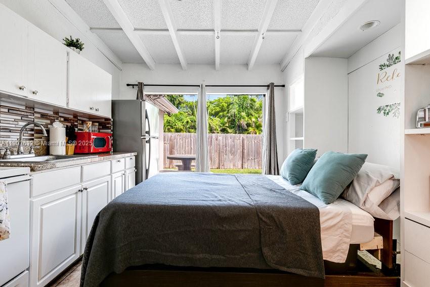 Murphy bed in common areas(0 — HOLLYWOOD, FL