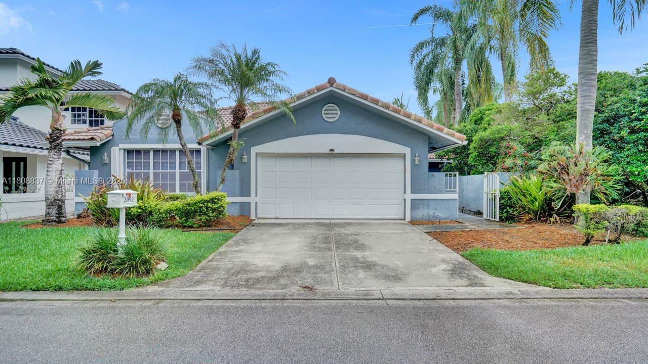 2092 Island Cir, Weston FL 33326