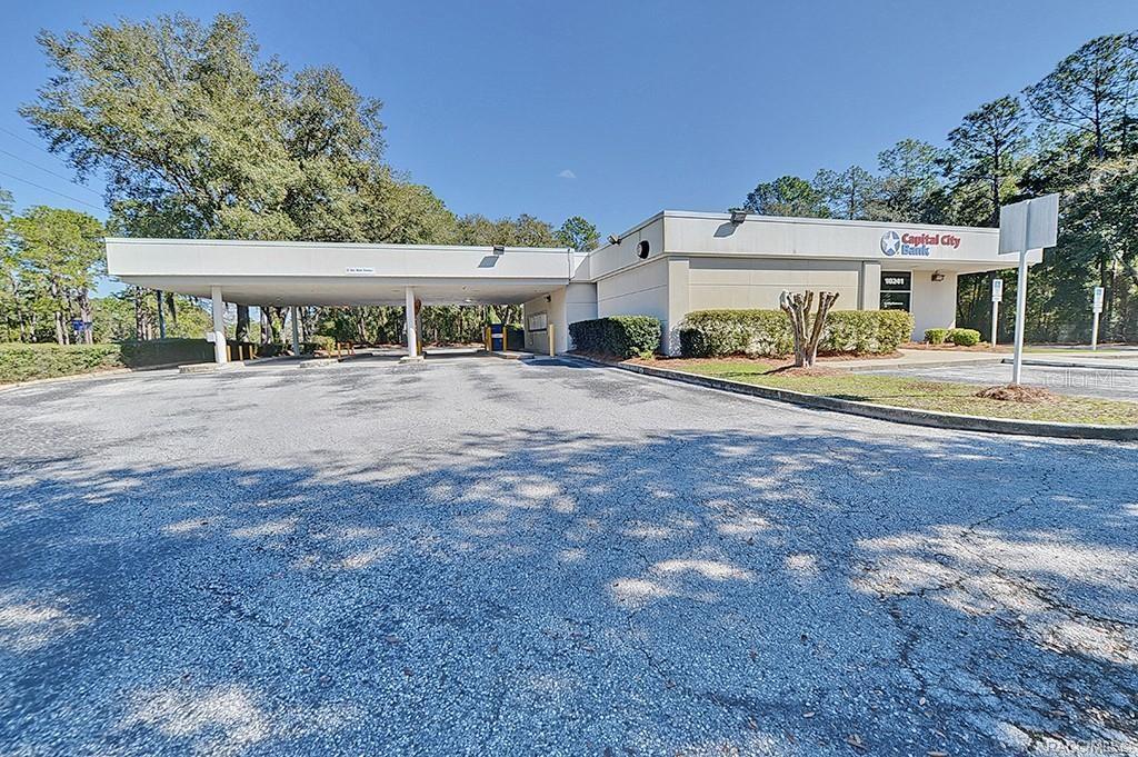 Exterior view of a bank building with a drive-thru canopy and a paved parking lot — 10241 N FLORIDA AVENUE, CITRUS SPRINGS, FL