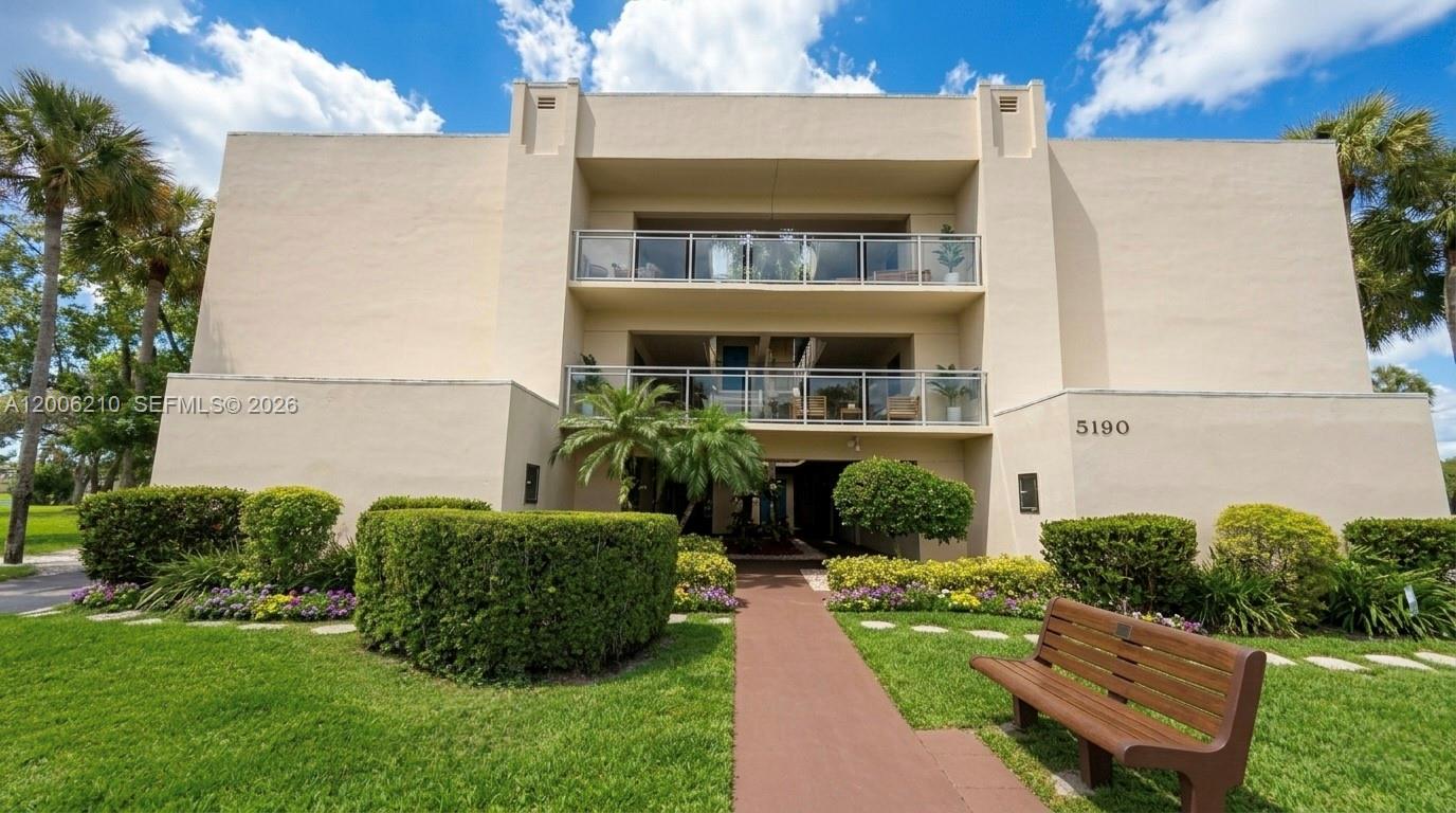 5190 Las Verdes Cir # 115, Delray Beach FL 33484