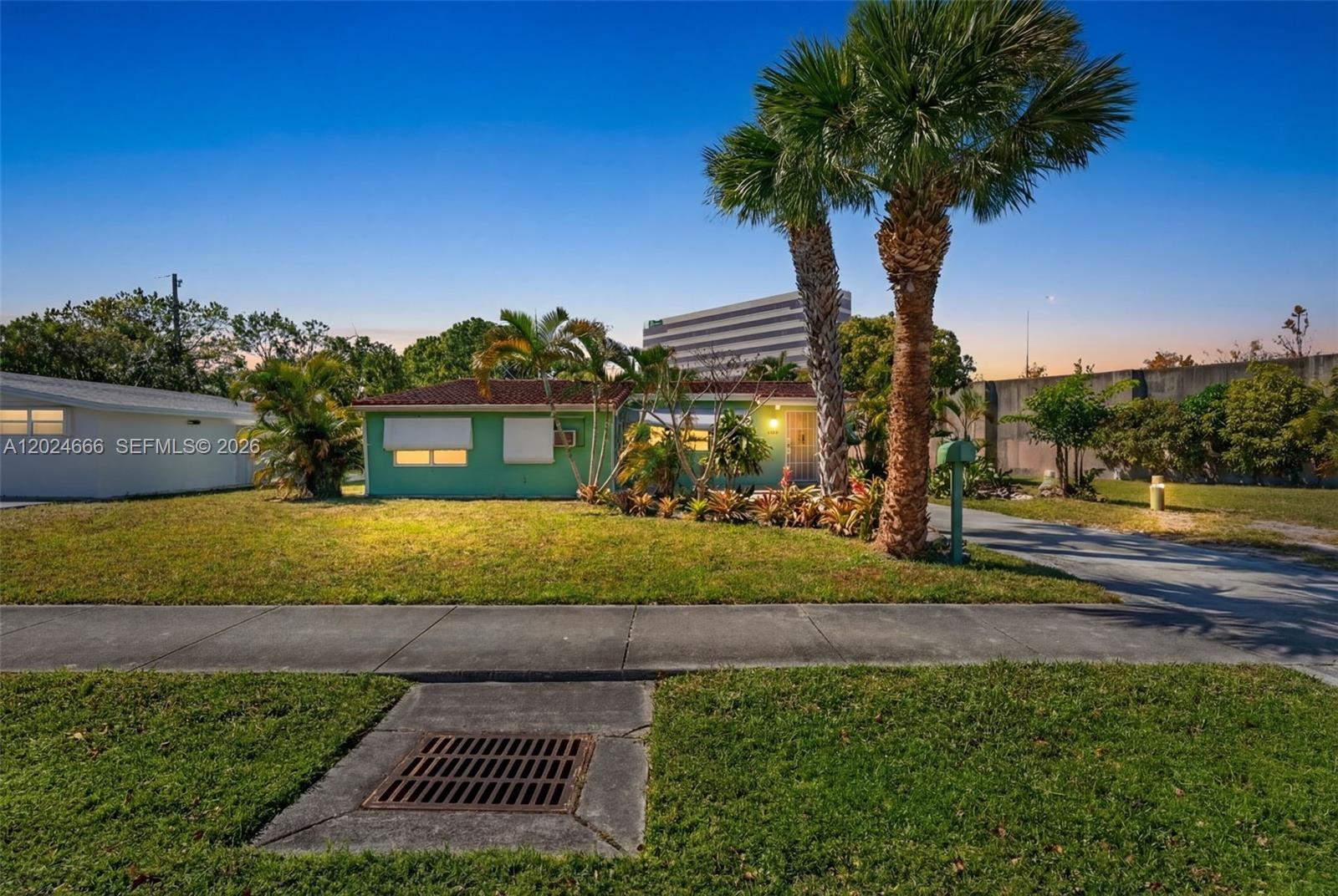 5931 NE 1st Ave, Oakland Park FL 33334