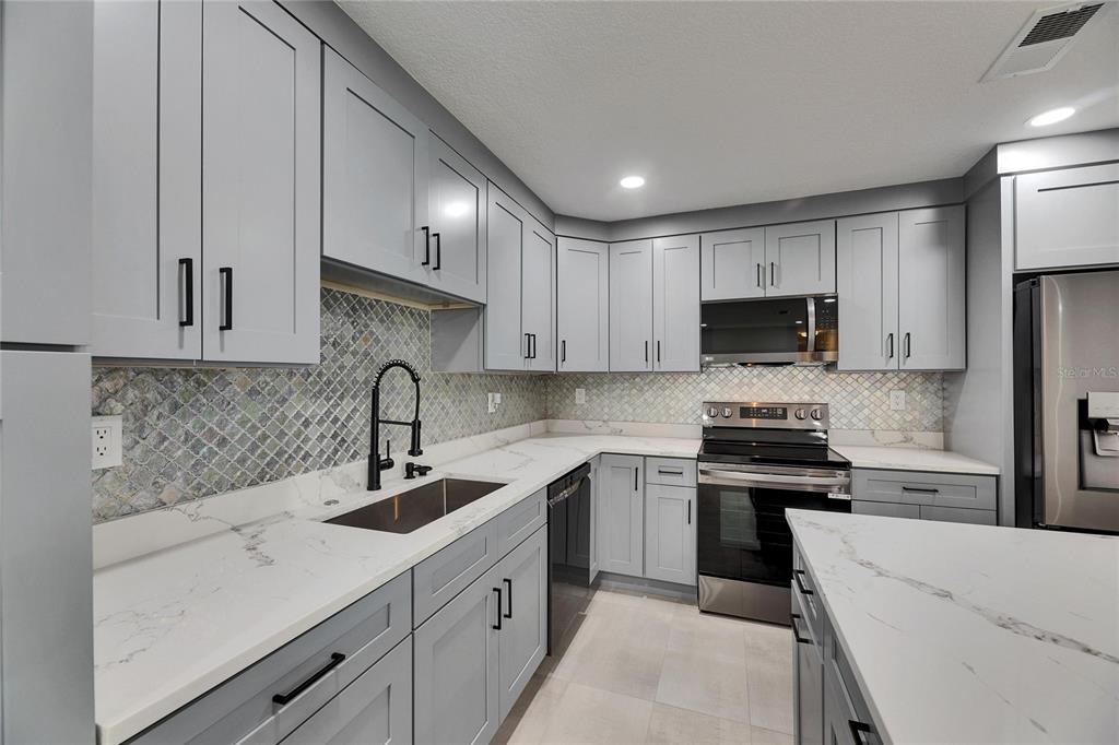 1025 APOLLO BEACH BOULEVARD UNIT 1, APOLLO BEACH, FL — photo 4 of 30