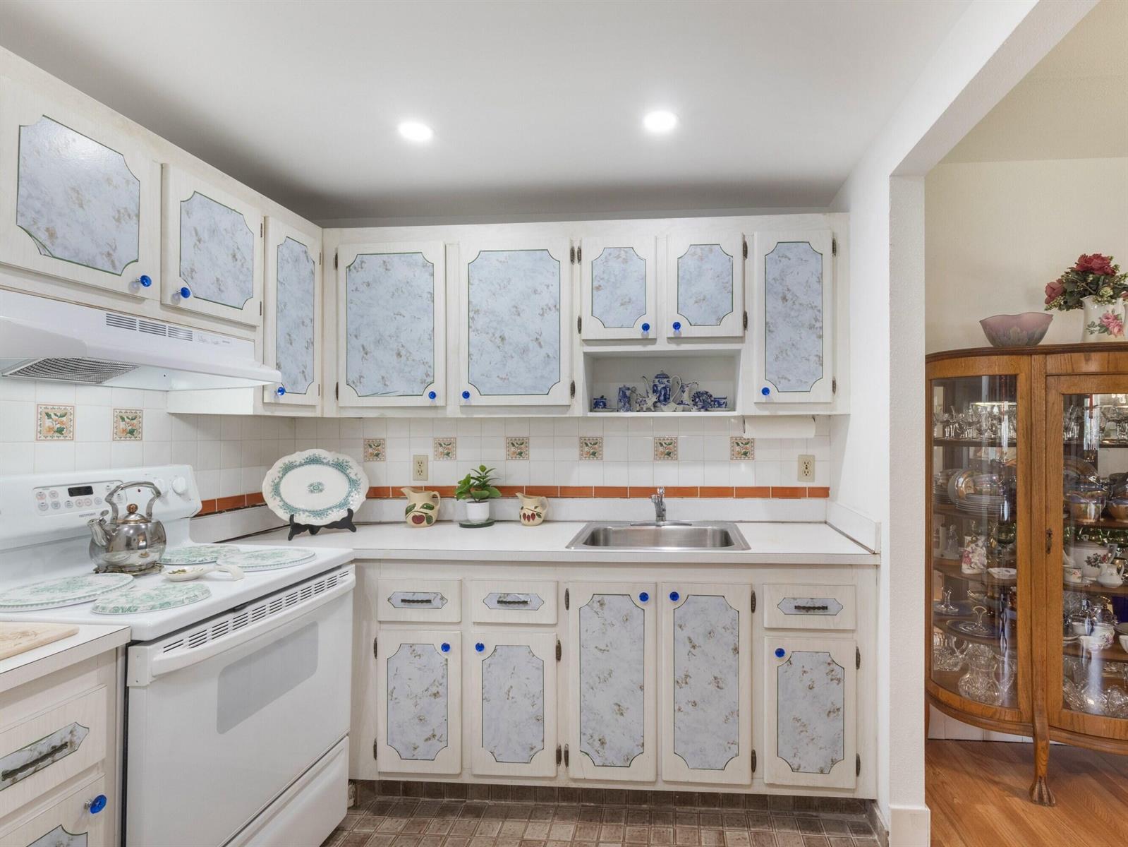 499 Saxony K, Delray Beach FL 33446