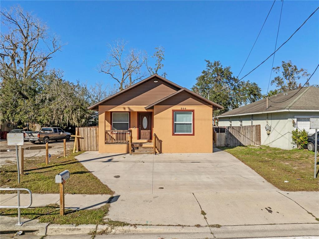 806 E LAURA STREET