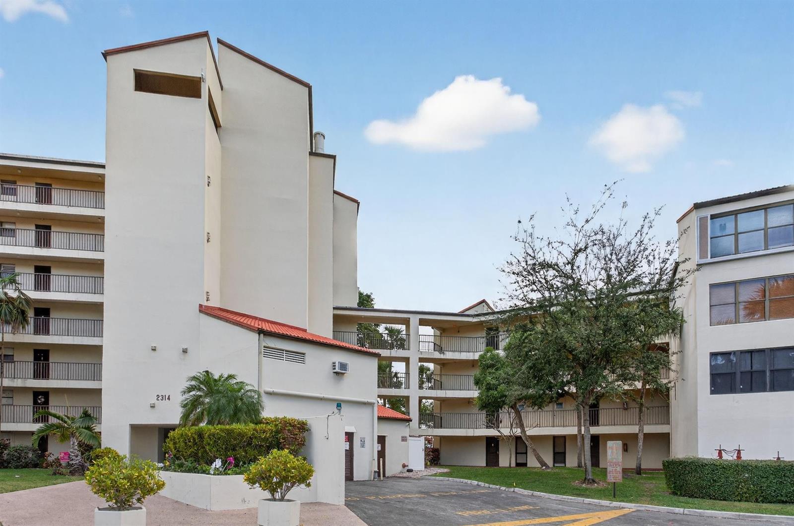 2314 S Cypress Bend Drive # 114, Pompano Beach FL 33069