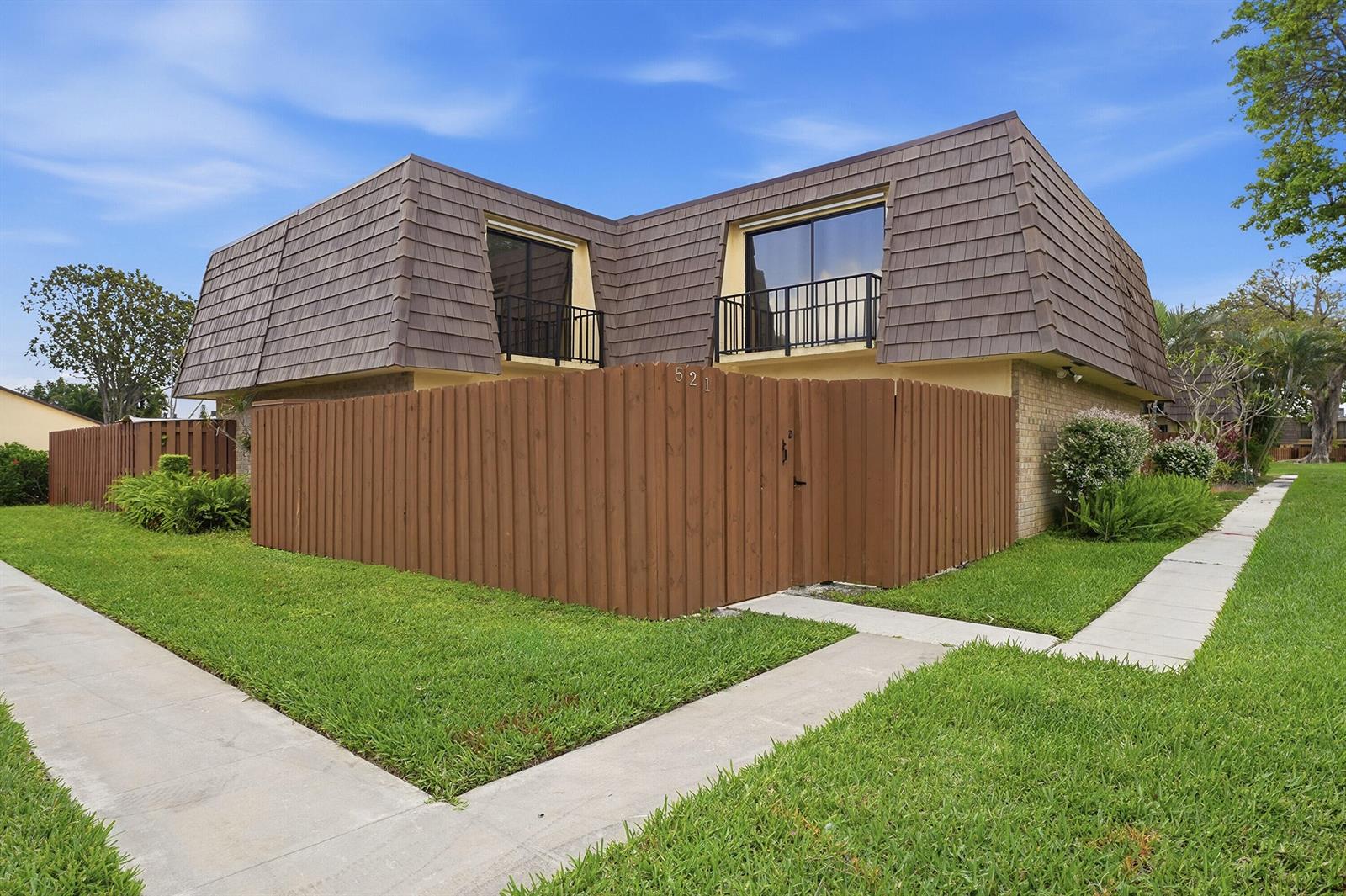 521 Springdale Circle, Palm Springs FL 33461