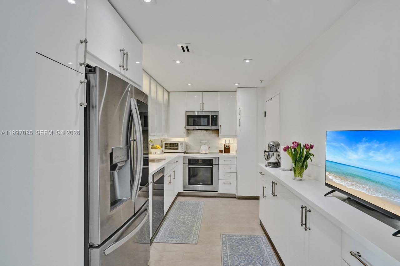 90 Edgewater Dr # 625, Coral Gables FL 33133