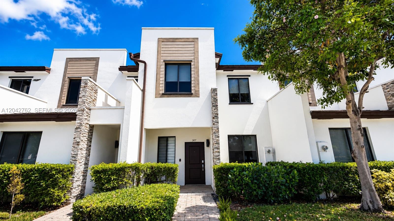 307 NE 208th Ter, Miami FL 33179