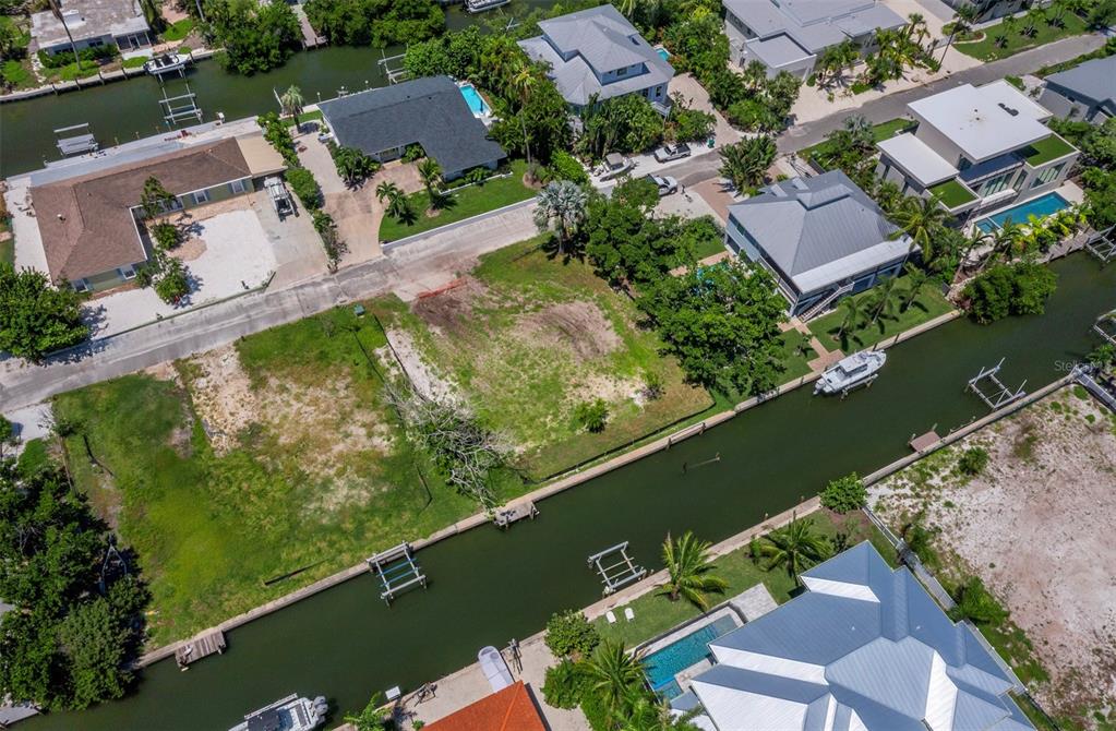 570 DE NARVAEZ DRIVE, LONGBOAT KEY, FL — photo 2 of 13