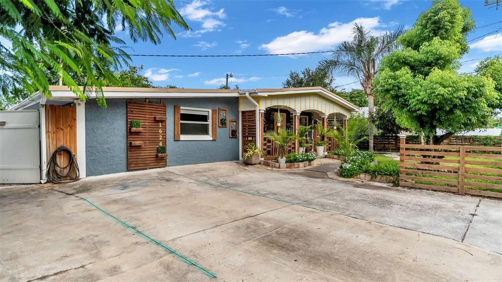 1624 HUMMINGBIRD LANE