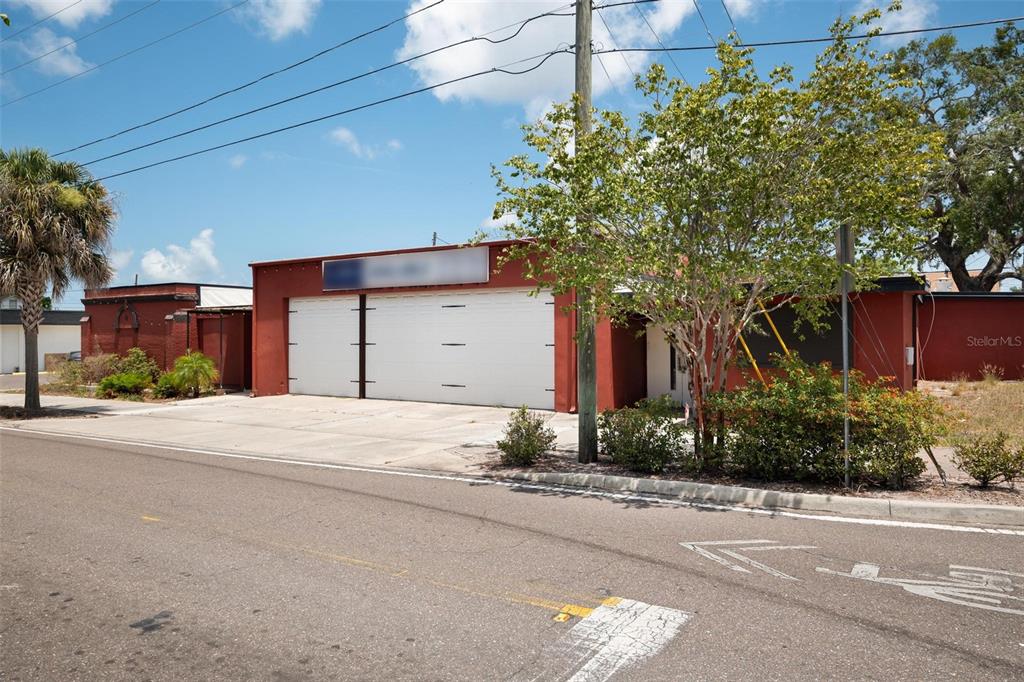 325 E LEMON STREET