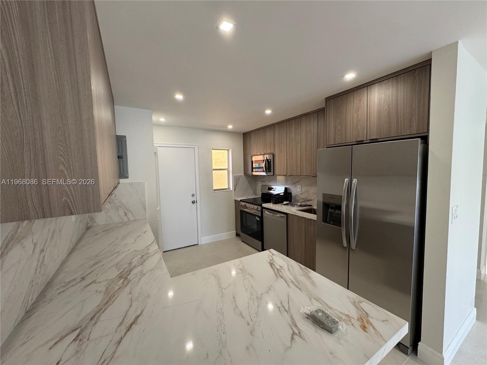 1900 W 54th St # 219, Hialeah FL 33012