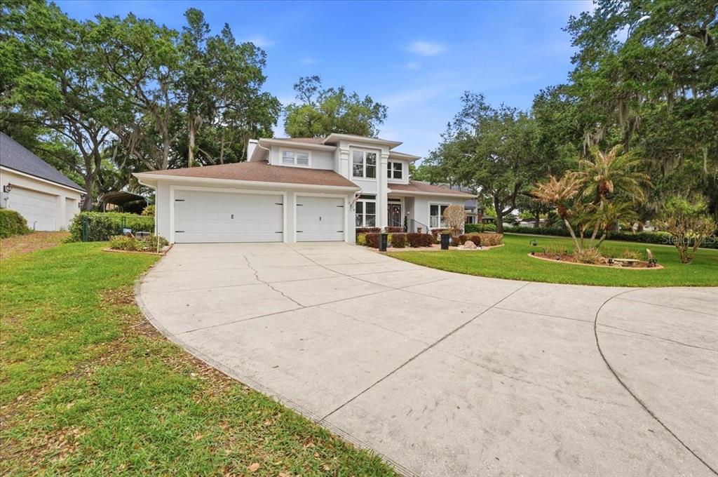 A two-story house with a two-car garage and a large concrete driveway — 2000 LAKE ARIANA BOULEVARD, AUBURNDALE, FL