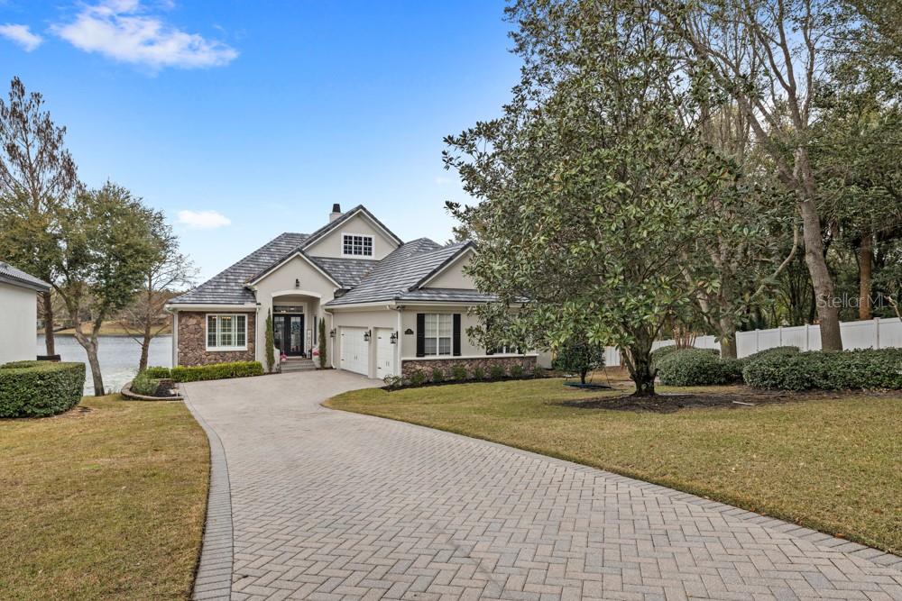 527 W BLUE WATER EDGE DRIVE