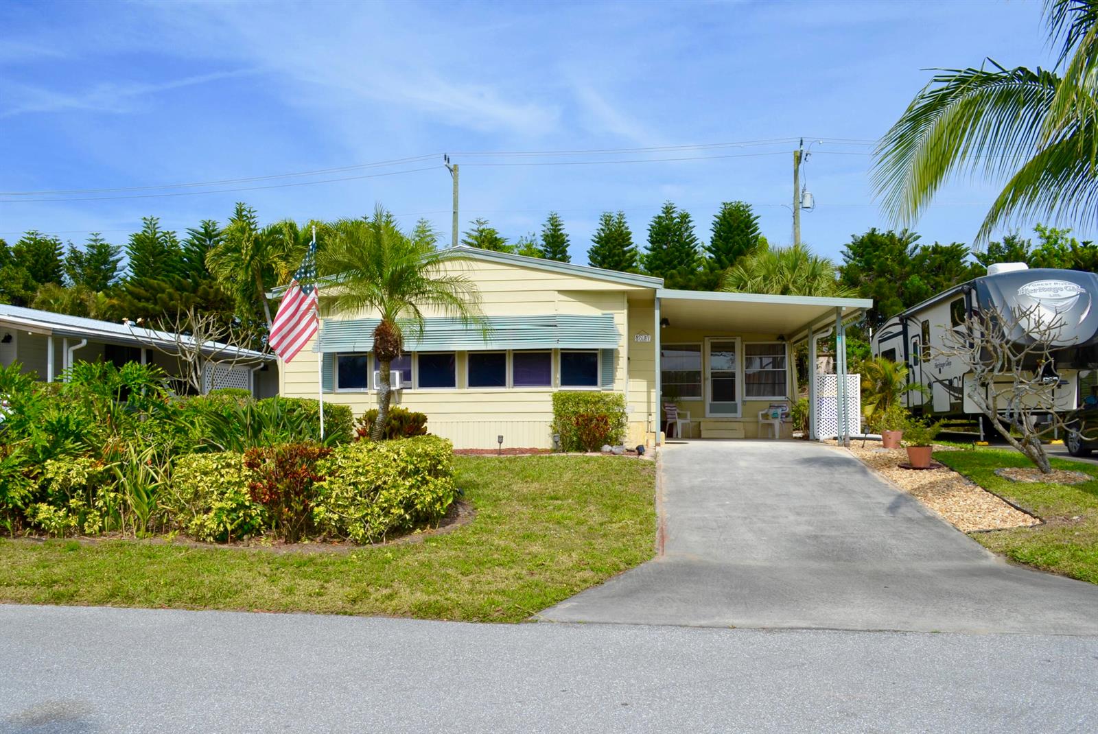 8031 SE Homestead Avenue, Hobe Sound FL 33455