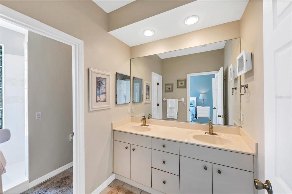 8272 HARBORSIDE CIRCLE, ENGLEWOOD, FL — photo 5 of 30