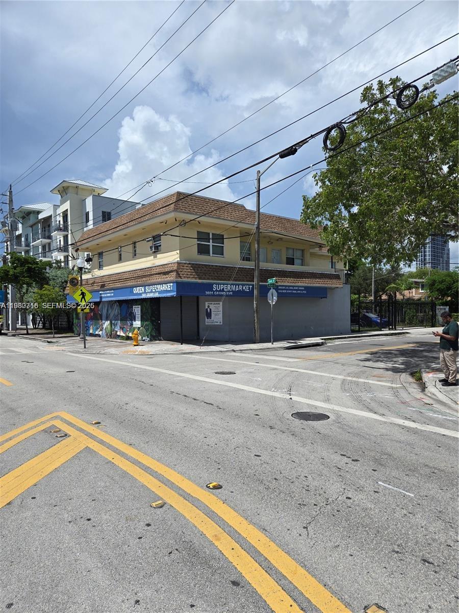 3380 Plaza St, Miami FL 33133