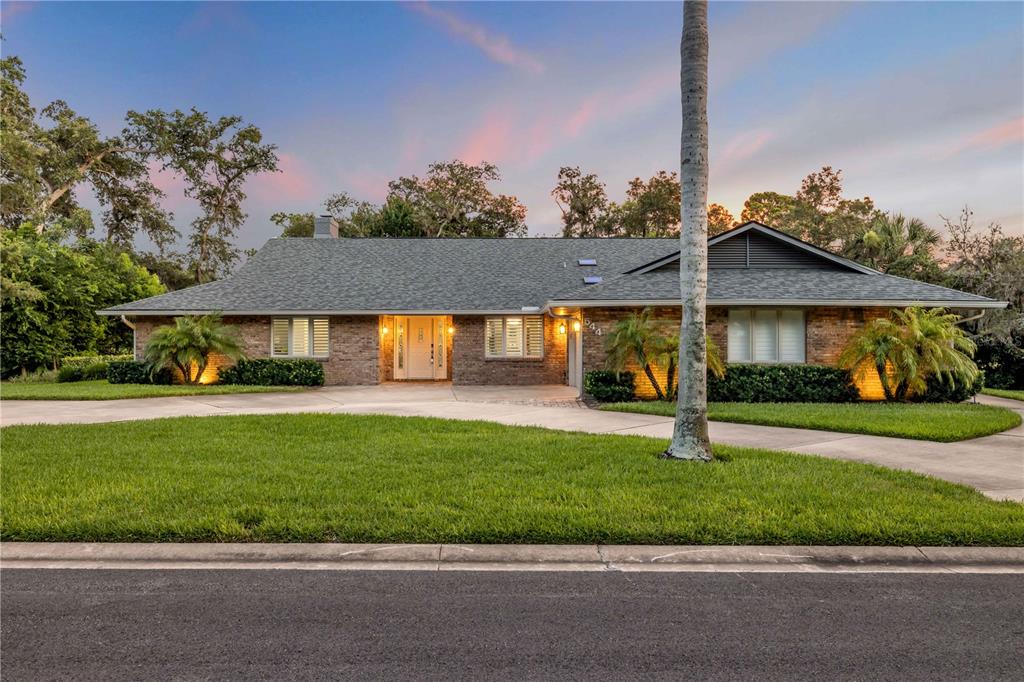 544 BOTTLEBRUSH COURT