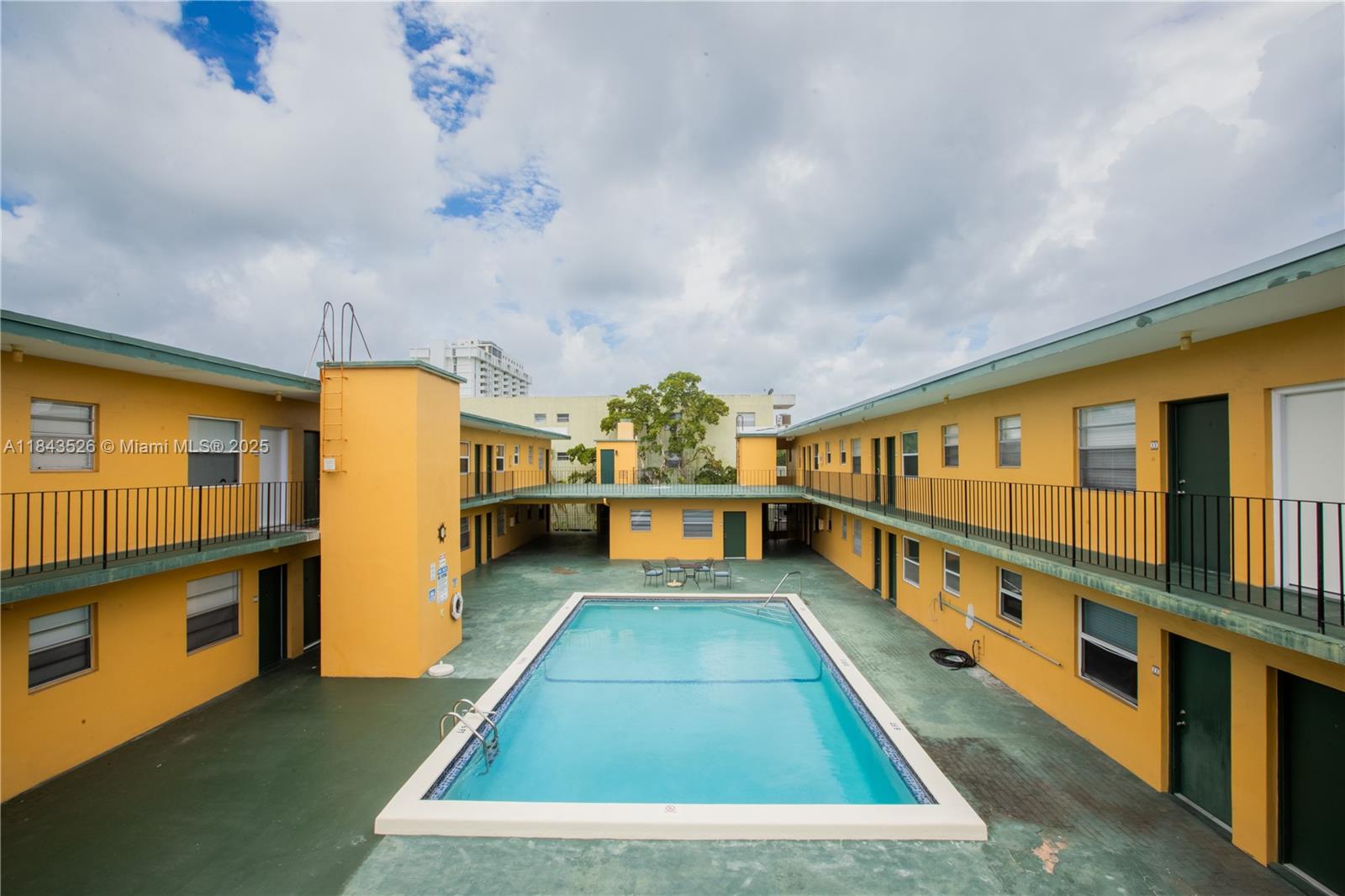 1975 NE 135th St # 3B, North Miami FL 33181