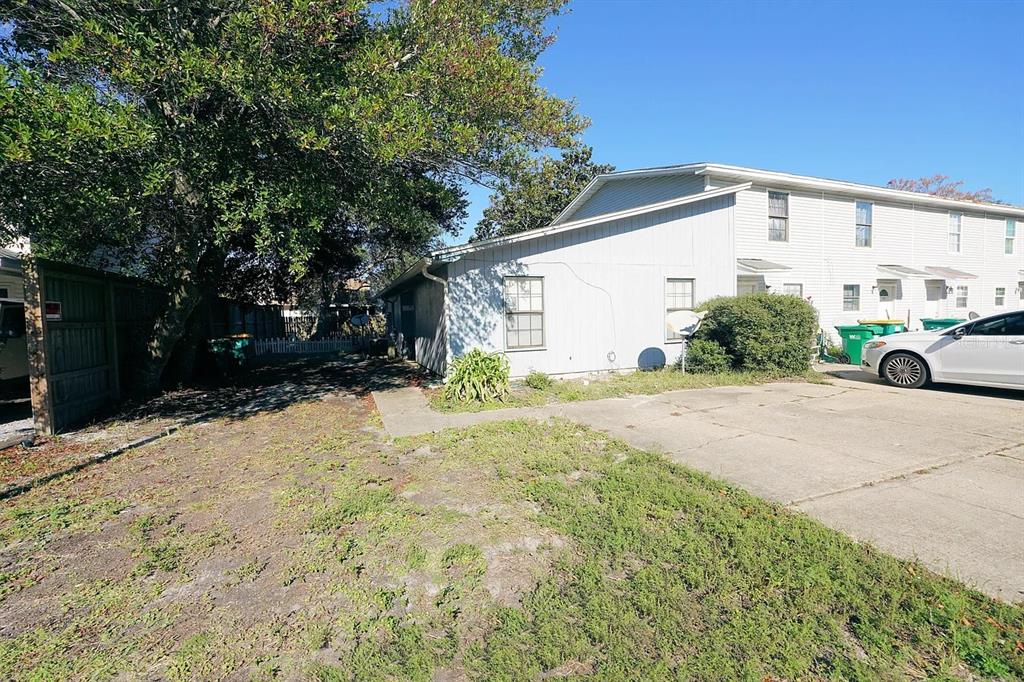 513 SANDALWOOD COURT