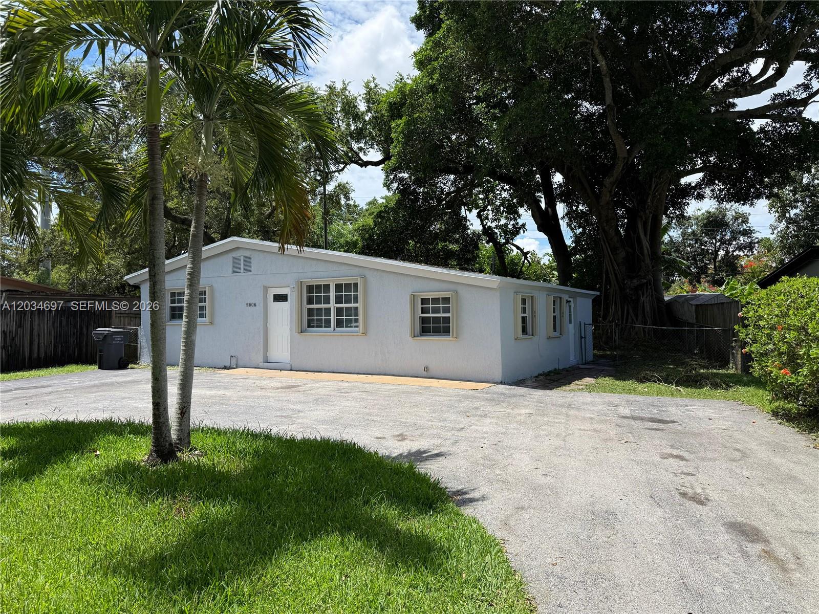 5606 Farragut St, Hollywood FL 33021
