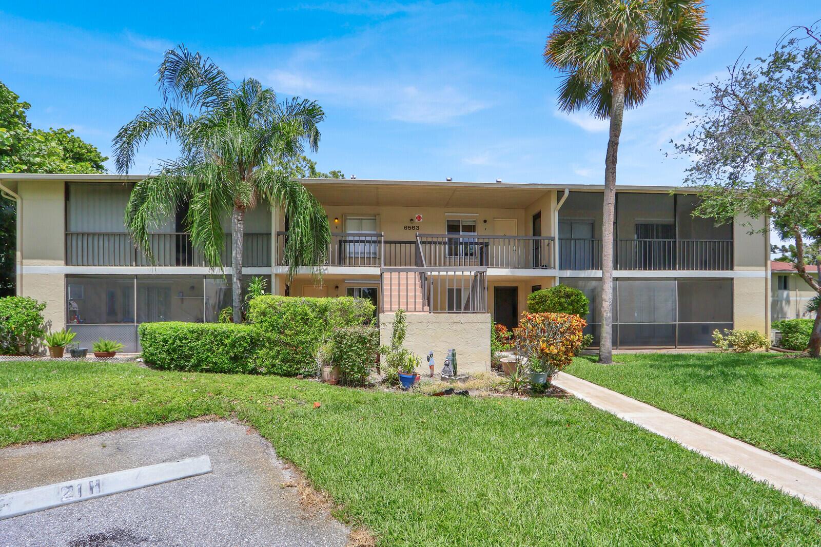 6563 Chasewood Drive # F, Jupiter FL 33458