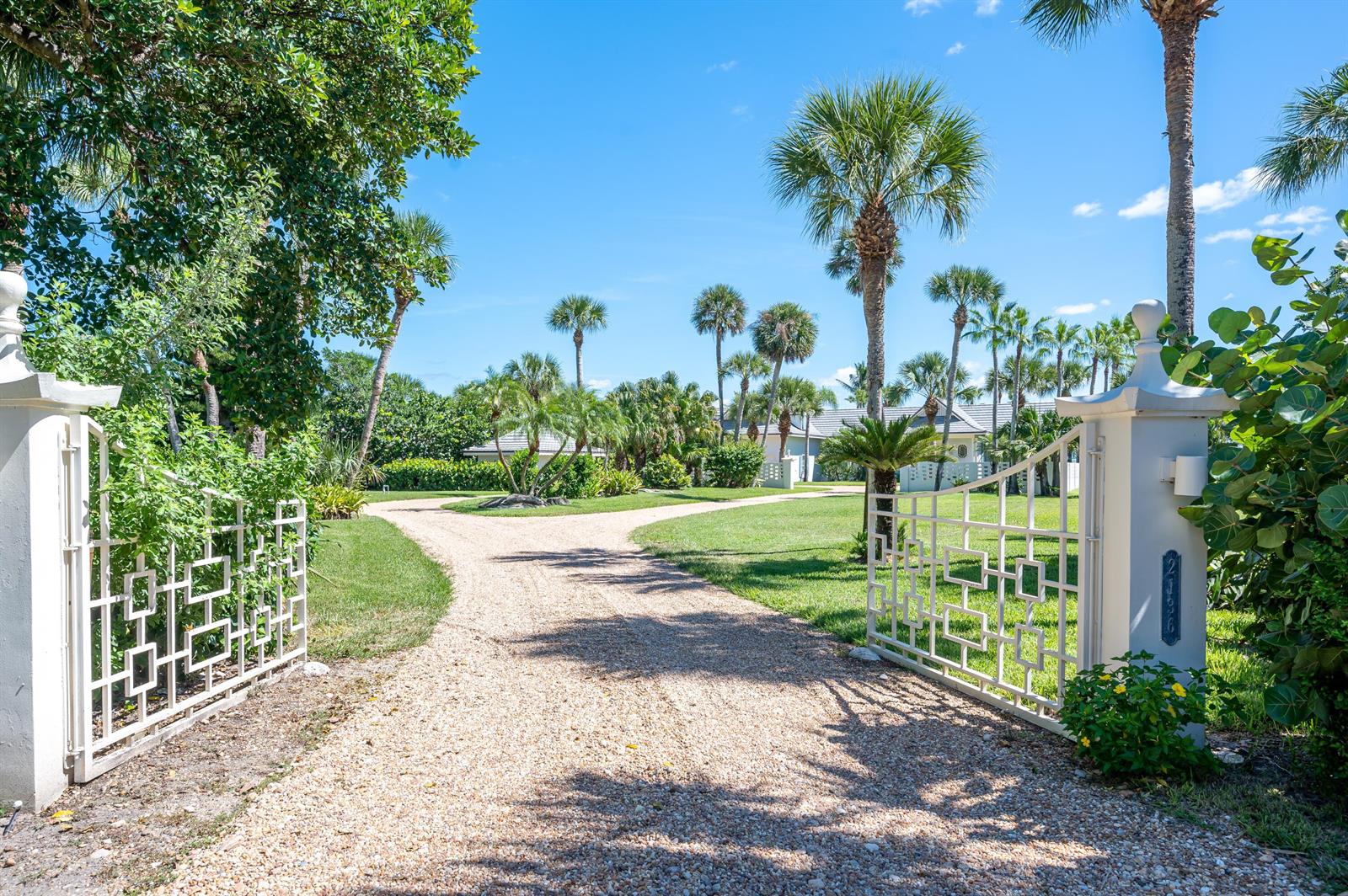 VERO BEACH, FL — photo 2 of 30