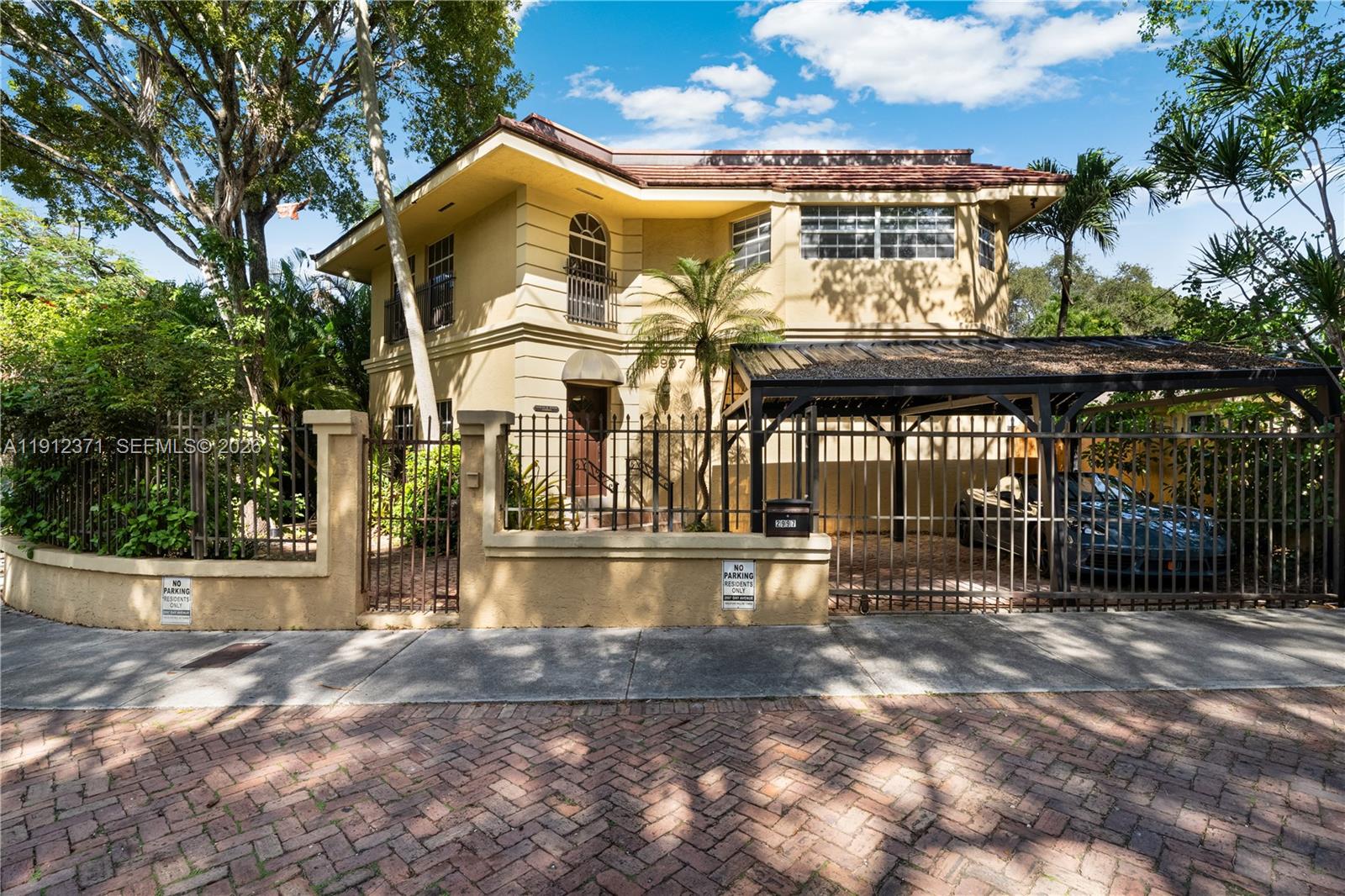 2997 Day Ave, Miami FL 33133