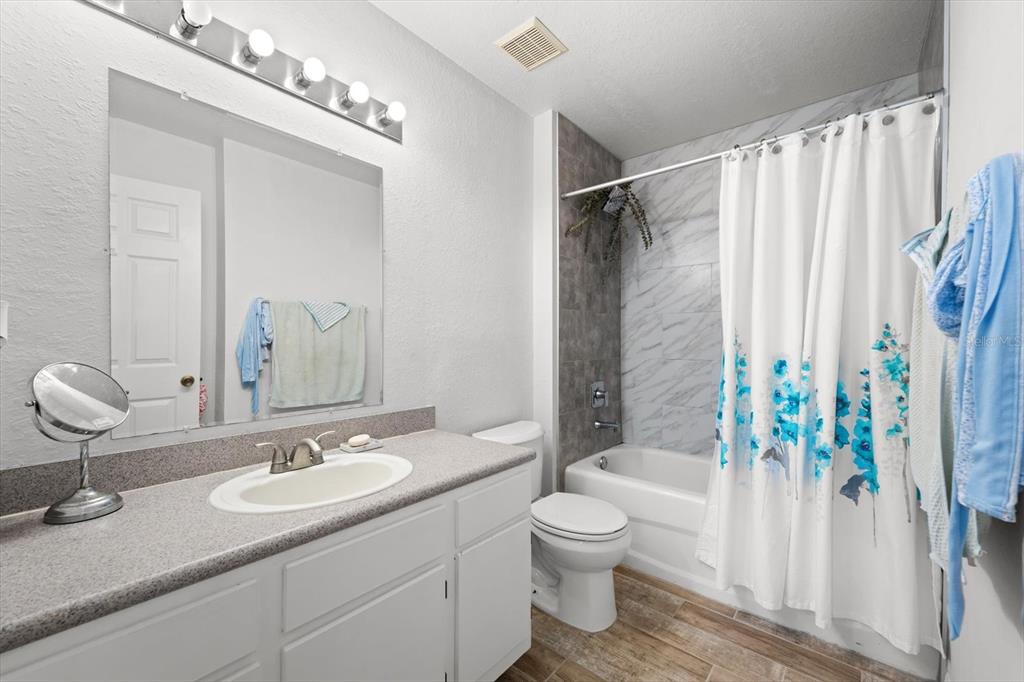8933 MANOR LOOP UNIT 204, LAKEWOOD RANCH, FL — photo 5 of 30