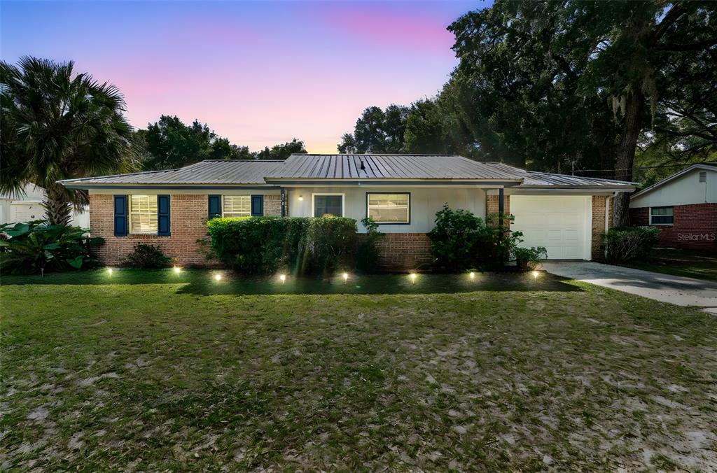 270 W HOLLY DRIVE