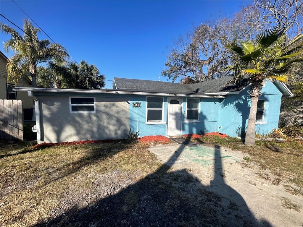 107 W BERESFORD AVENUE