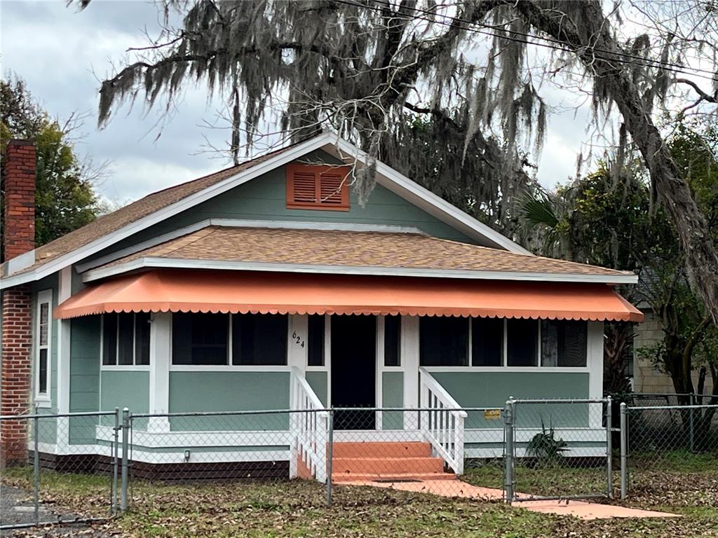 624 N LAKE STREET