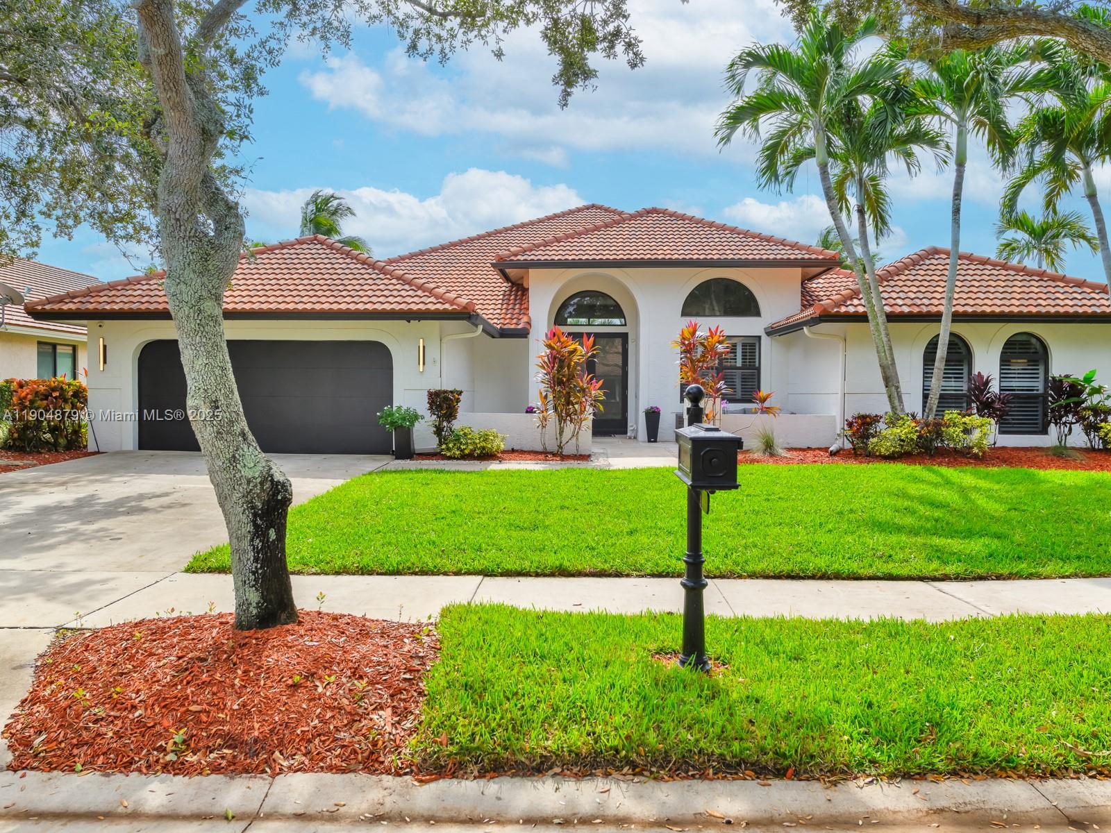 1044 Poplar Cir, Weston FL 33326