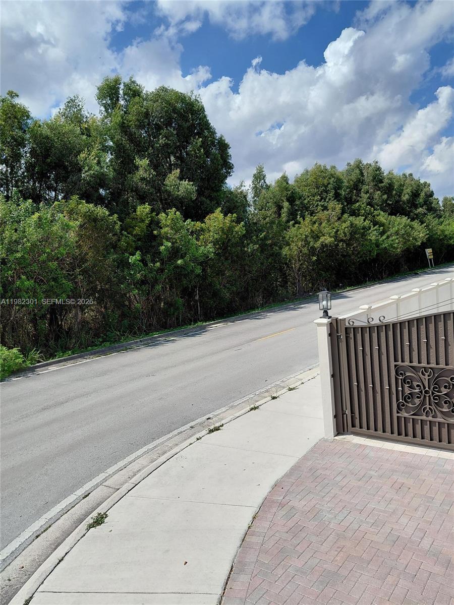 168xx 45th st, Miami FL 33185