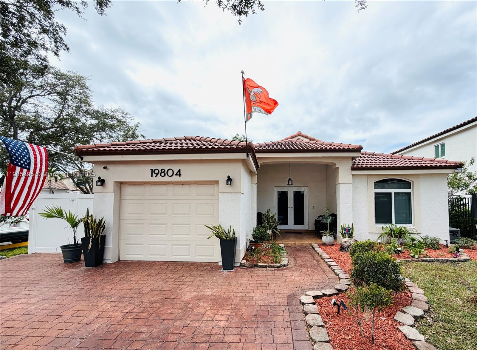 19804 NW 82nd Pl, Hialeah FL 33015