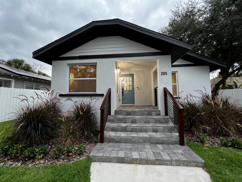 205 W EMILY STREET