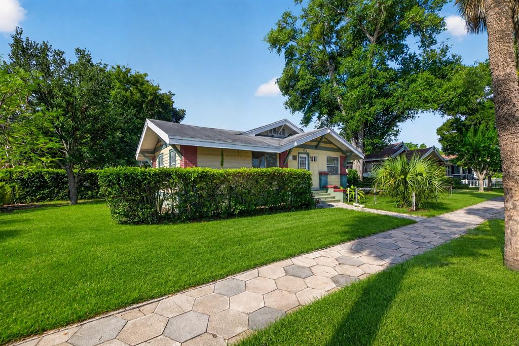 A single-story house with a hexagonal paver walkway and a manicured hedge in the yard — 2800 2ND AVENUE N, ST PETERSBURG, FL