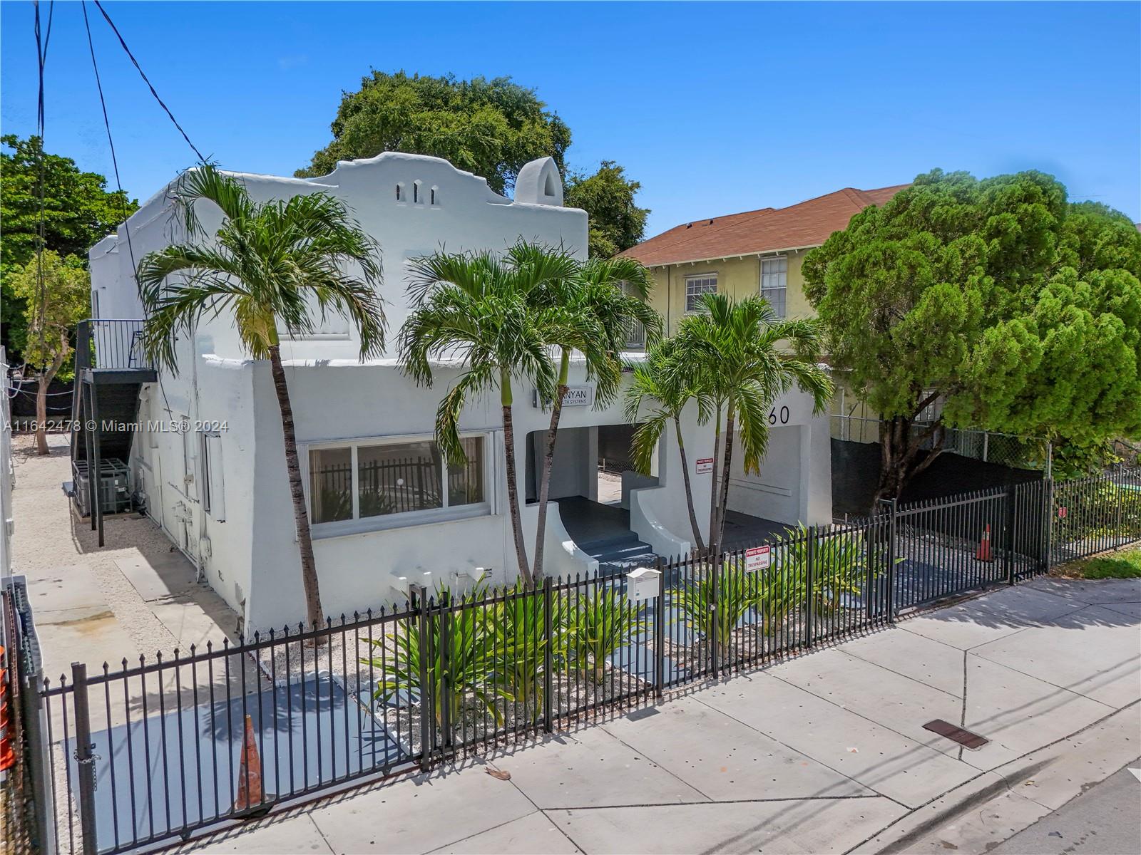 1560 SW 1st St, Miami FL 33135