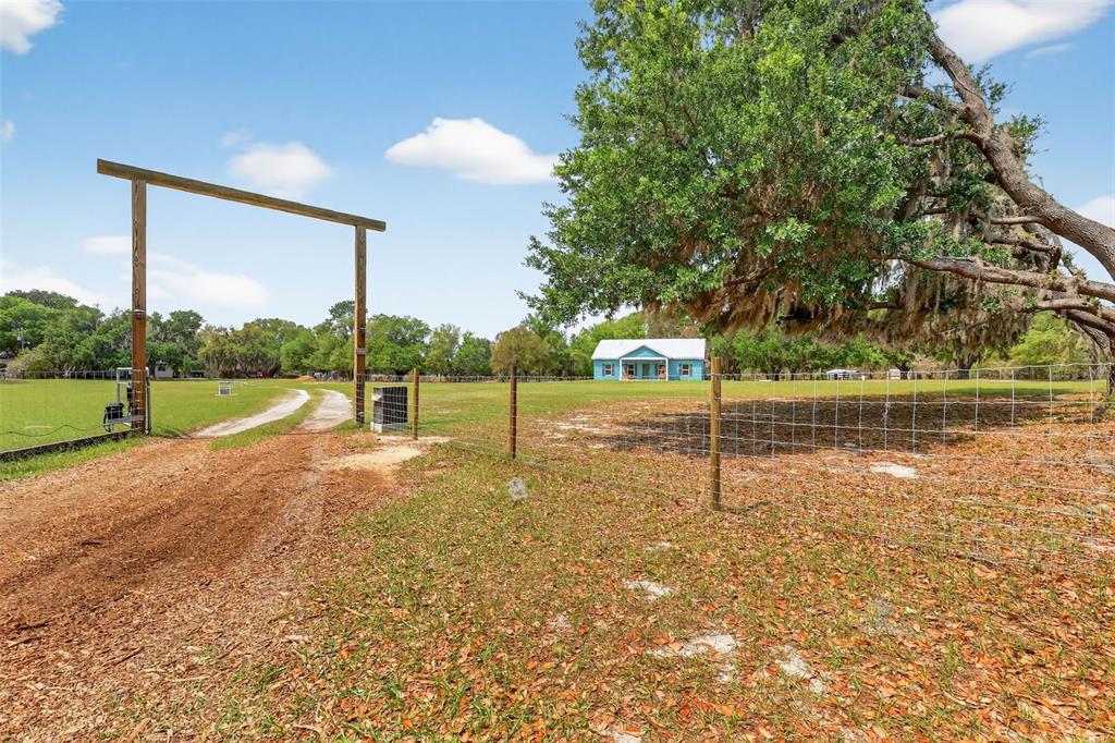 22431 LOOP ROAD, GROVELAND, FL — photo 4 of 30