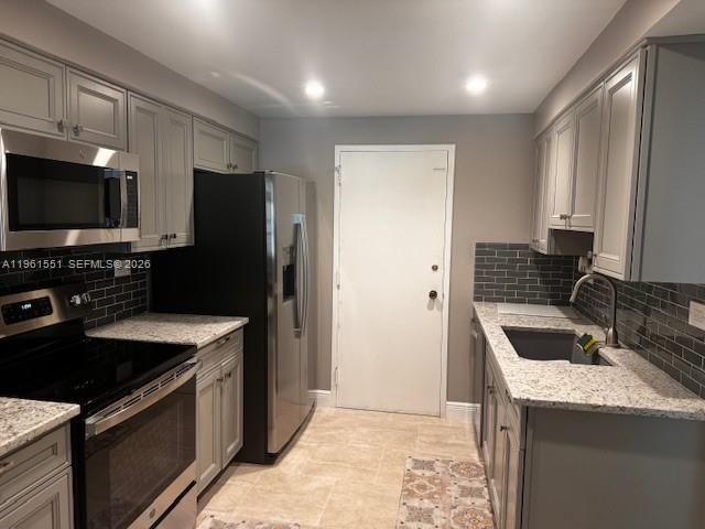 Full Kitchen — MIAMI, FL