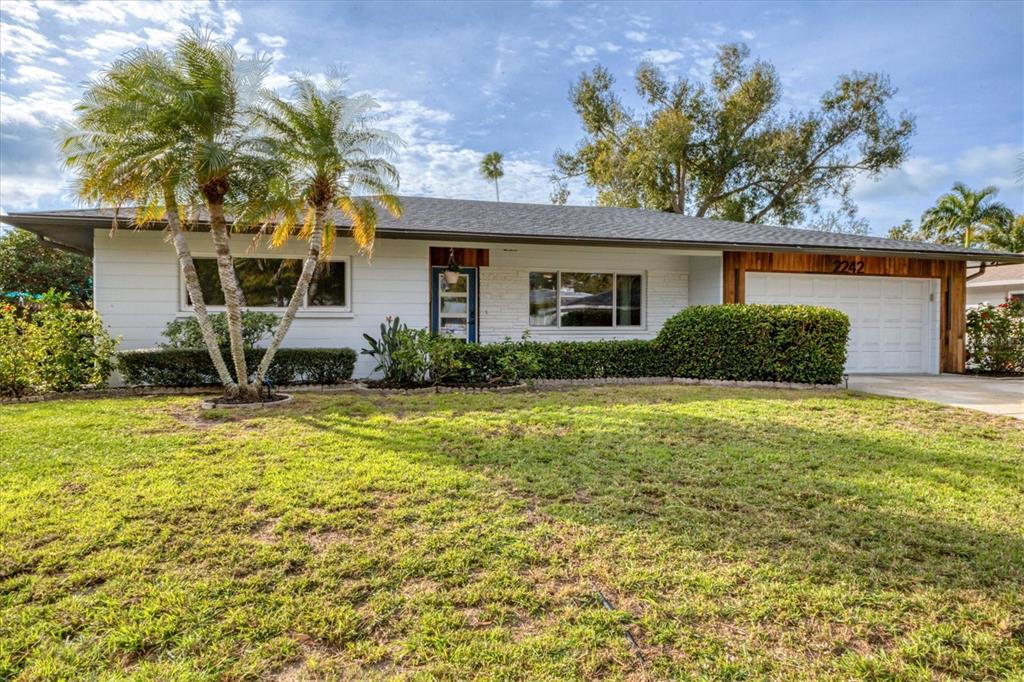 2242 SUNNYSIDE LANE