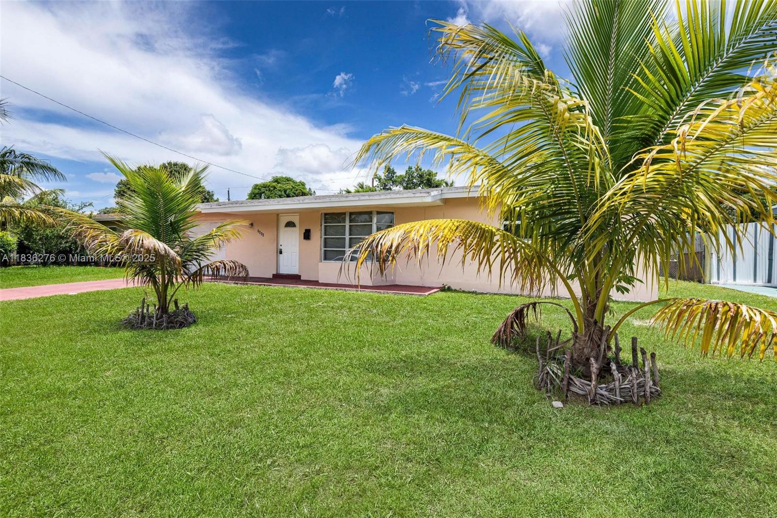 2660 NW 43rd Ter, Lauderhill FL 33313