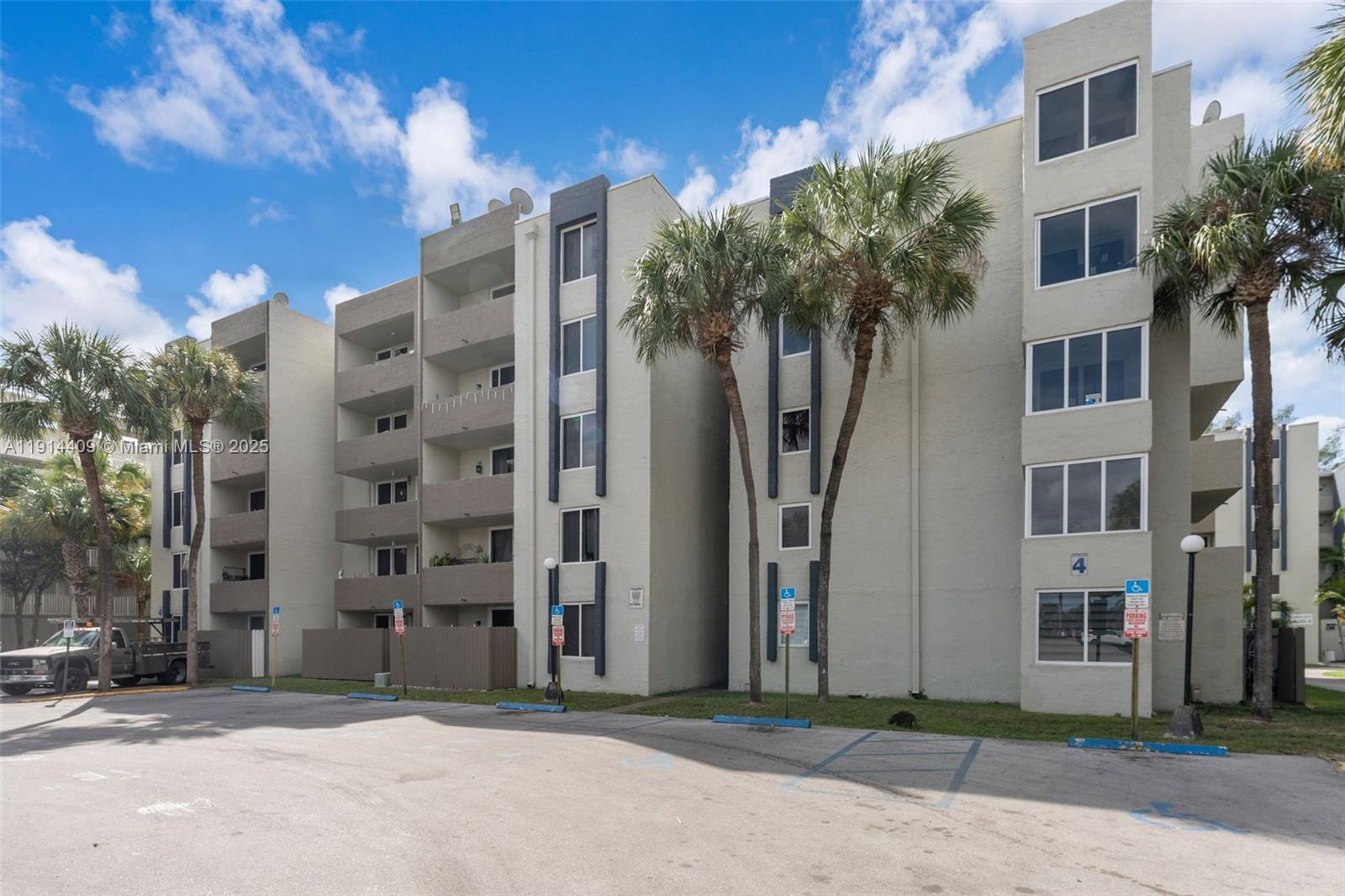 10000 NW 80th Ct # 2226, Hialeah Gardens FL 33016