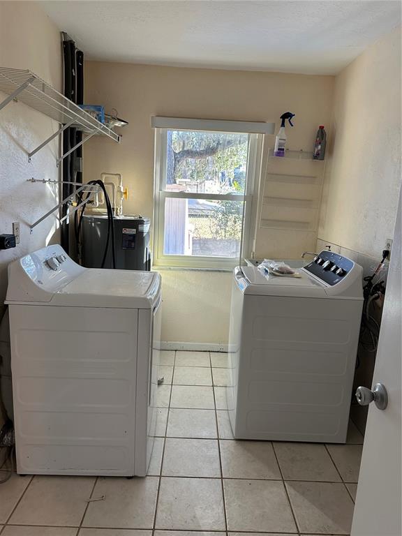A laundry room features a washer, dryer, water heater, and tiled flooring — 2622 SW 35TH AVENUE, OCALA, FL