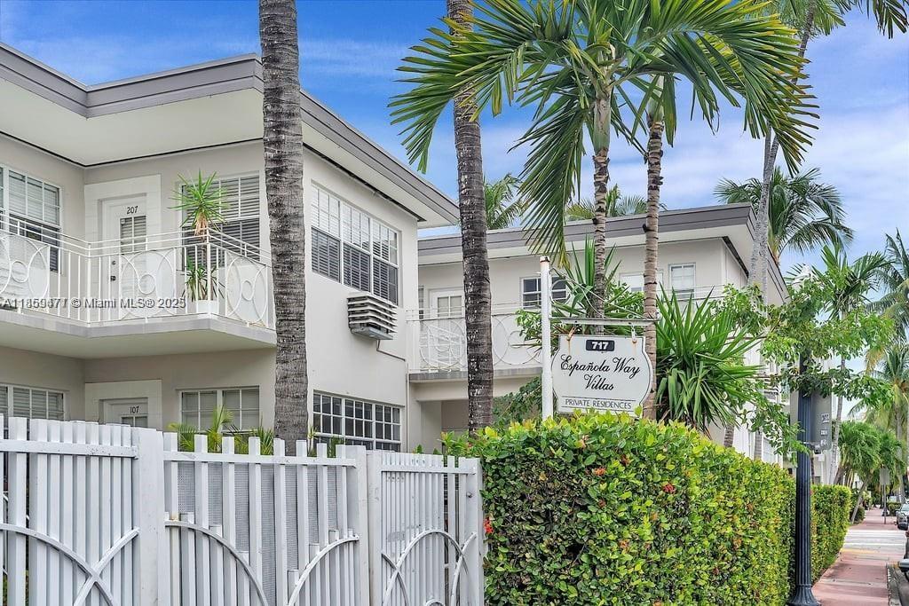 717 Espanola Way # 211, Miami Beach FL 33139