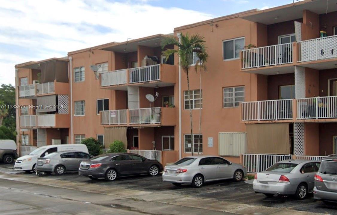 6850 W 16th Dr # 211, Hialeah FL 33014
