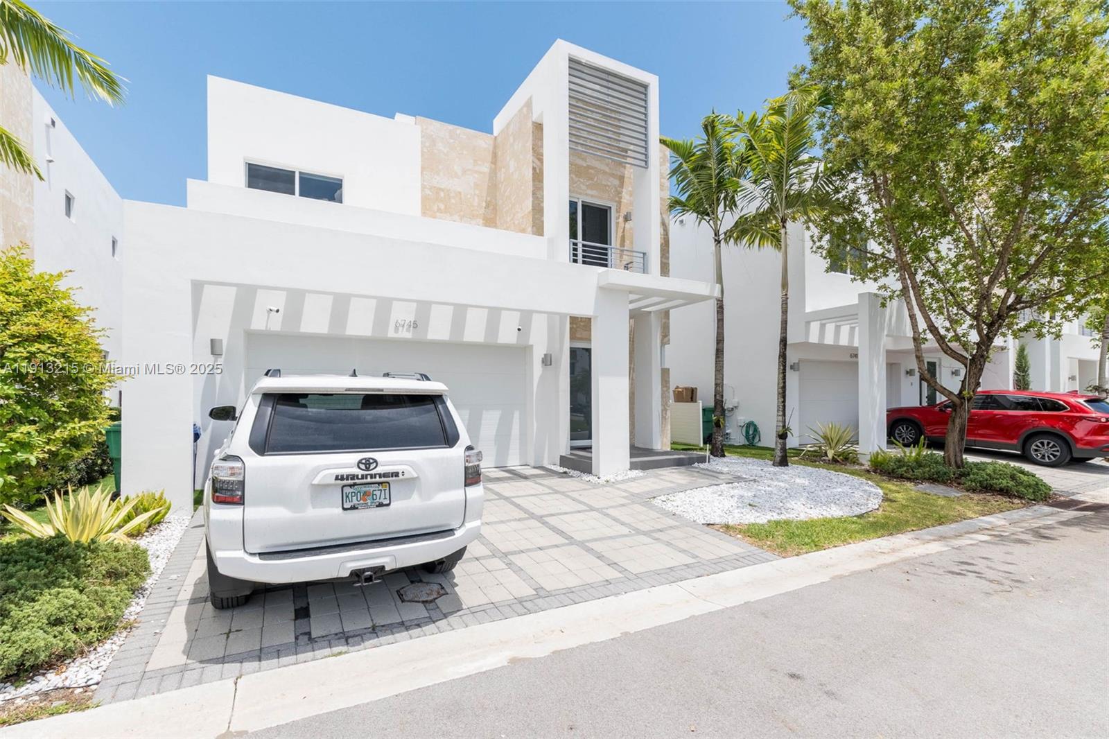 6745 NW 103rd Ave, Doral FL 33178