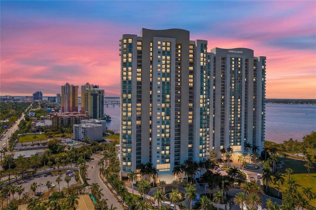 3000 OASIS GRAND BOULEVARD UNIT 2502