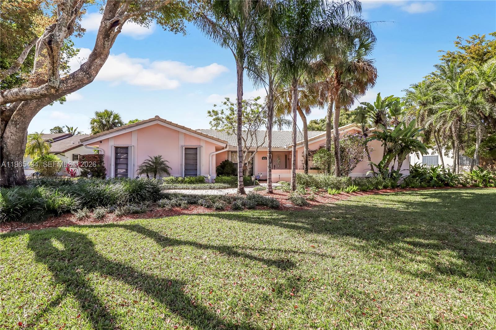 9620 E Calusa Club Dr, Miami FL 33186