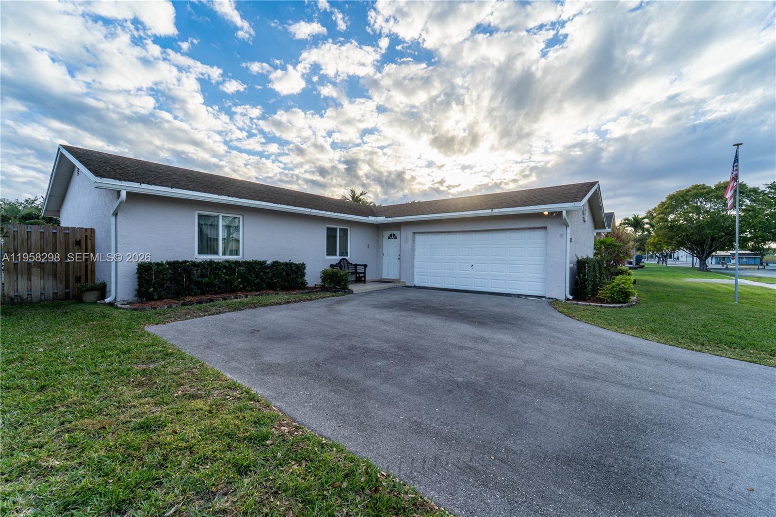 10760 NW 21st St, Sunrise FL 33322